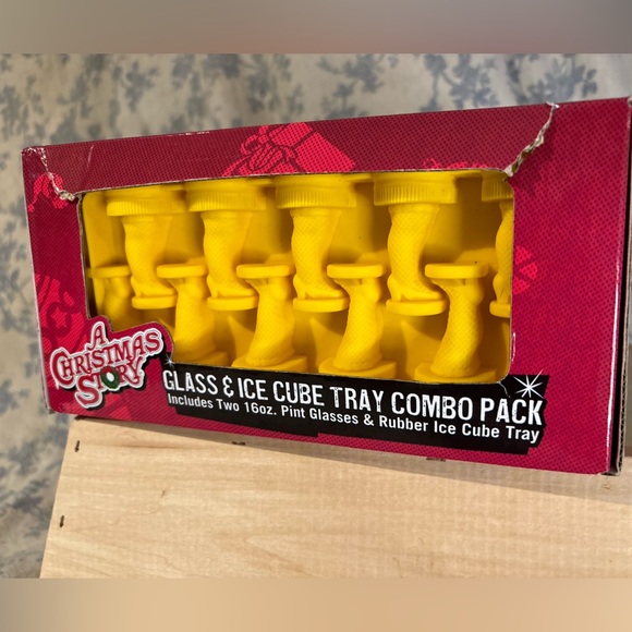 NIB A Christmas Story Set of 2 Glasses & Ice Cube Tray Collector Gift Set - Picture 4 of 7